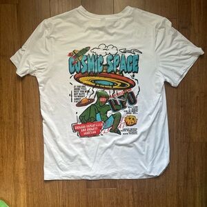 Large UFO graphic tee